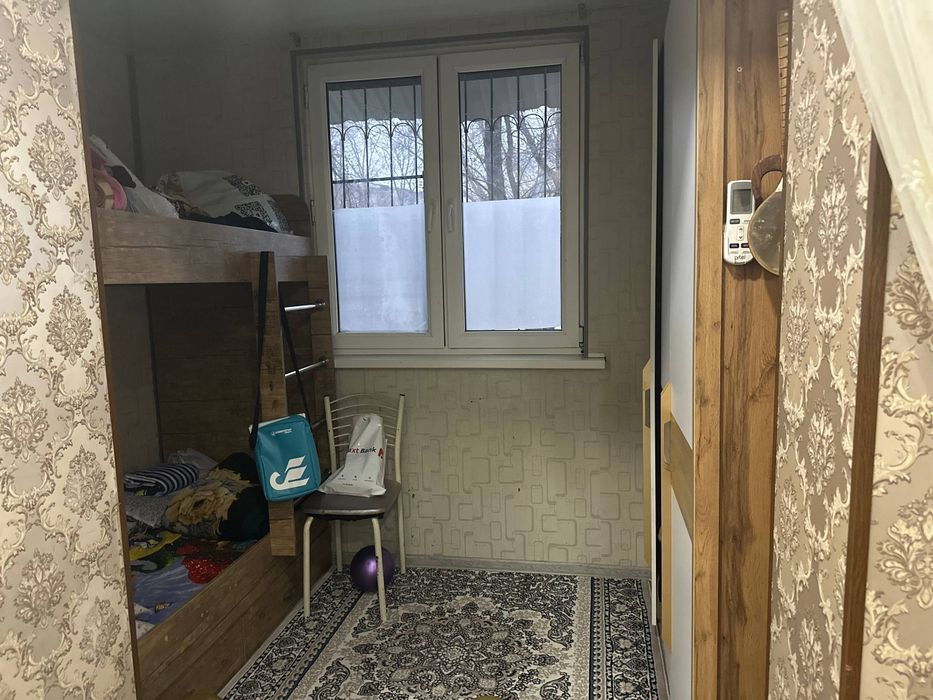 Учтепа 22 кв 2 ком квартира сотилади, 4 этажли домни,  1 этажи