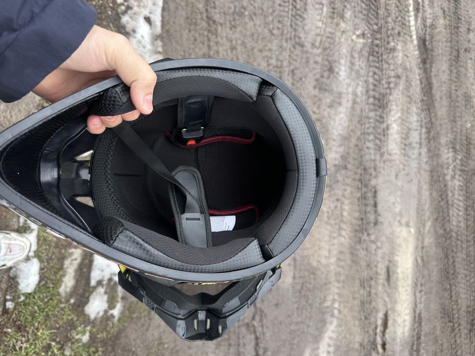 Продам шлема и спидометр