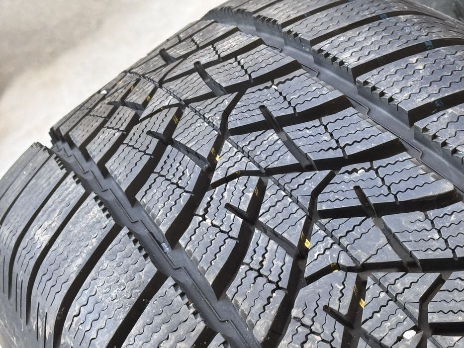 235/65/R17 Dunlop Winter Sport5 Suv 2бр зимни dot3523