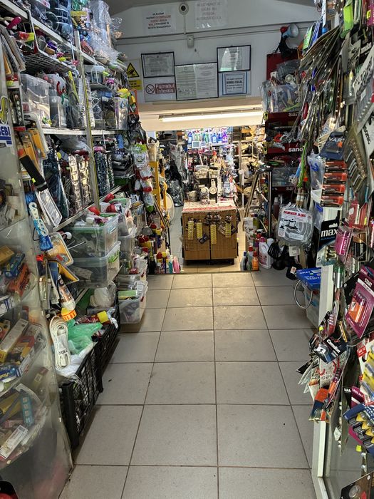 Se vinde firma cu magazin mixt, sect 1 , Bucuresti.Stoc marfa -173000lei.Afacere la cheie