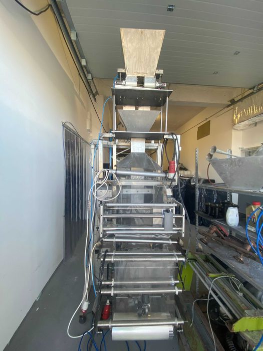 Пакетираща вертикално, тегловна машина за пакети от 1-4кг, почти нова