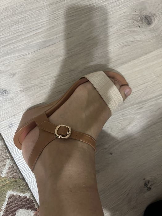 Продам босоножки б/у