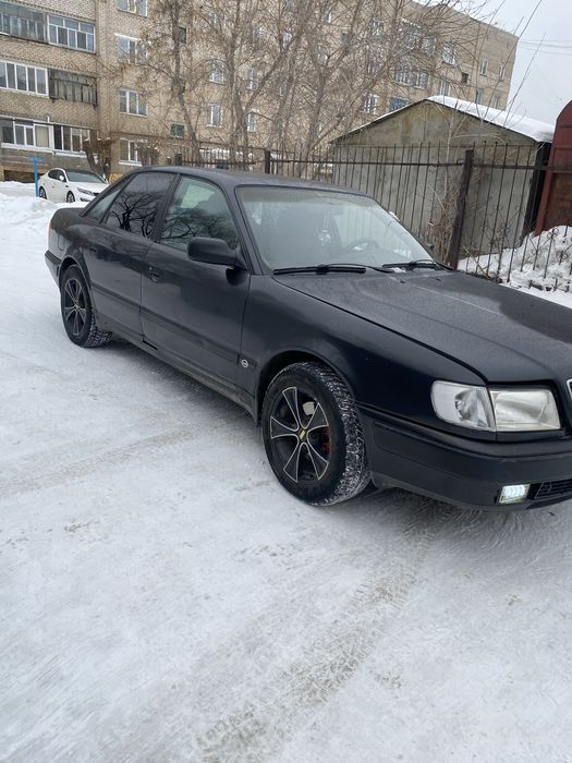 Ауди 100 черный