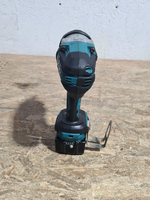 Impact pentru roti cu patrat 1000Nm Makita DTW 1002