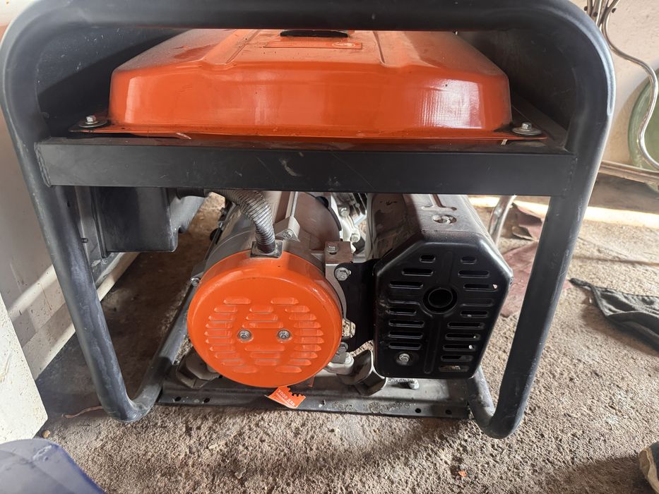 Бензиновый генератор