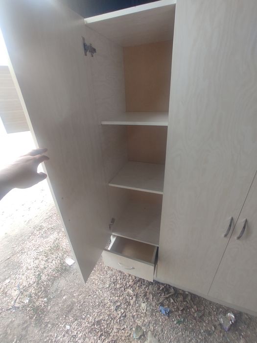 Шкаф белого цвета