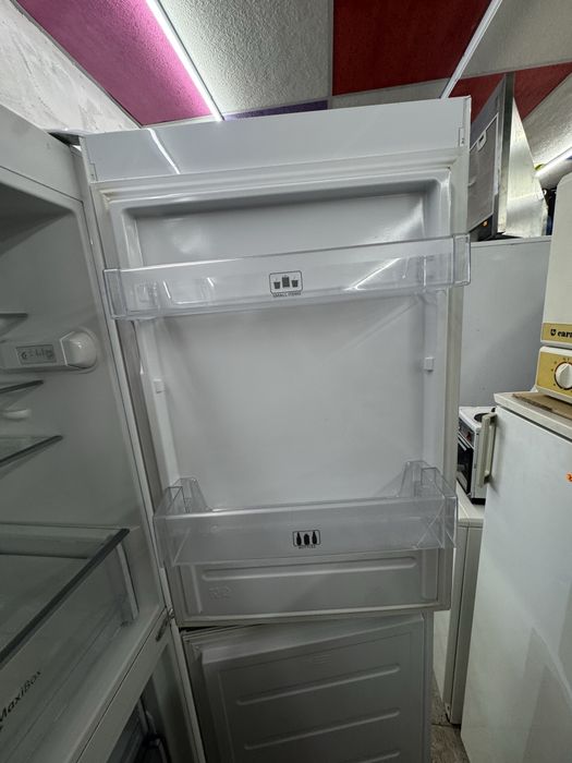 Хладилник с фризер BEKO