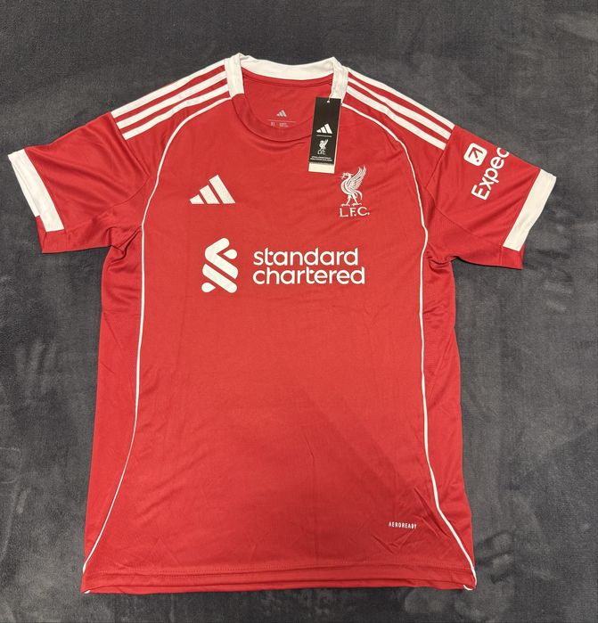 Футболен екип на Liverpool. 2025/2026.