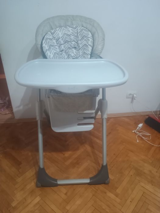 Vând scaun de masă