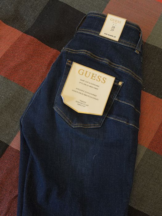 Джинсы новые “GUESS”
