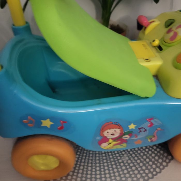 Masinuta cu sunete  și lumini