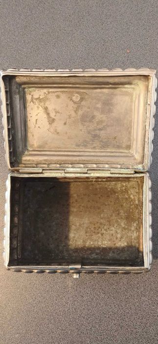 Cutie de bijuterii din alama argintată