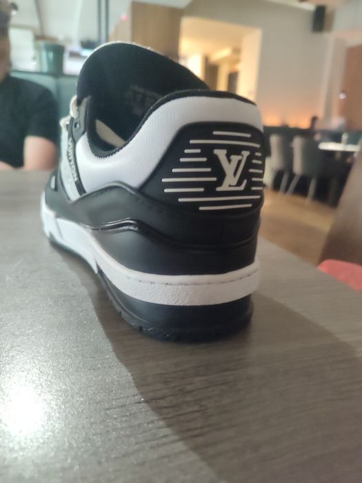 Adidași Luis Vuitton trainers