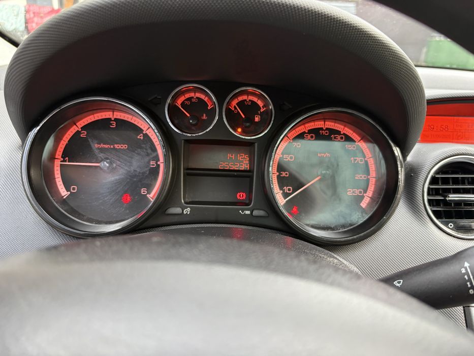 Vând Peugeot 308 SW