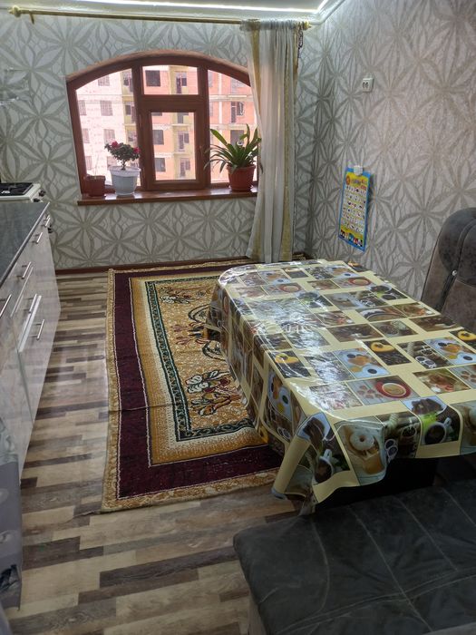 Vagzal Med.ekispirt oldida 1-xonalik uy sotiladi.narx.30000$