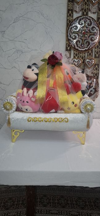 Тойбастар корзиналар және жұмсақ ойыншықтар.