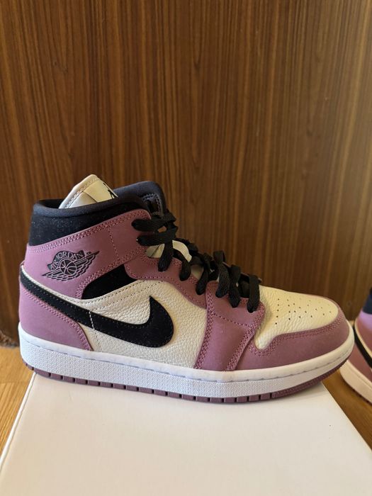 Nike Air Jordan 1 Mid “Mulberry”