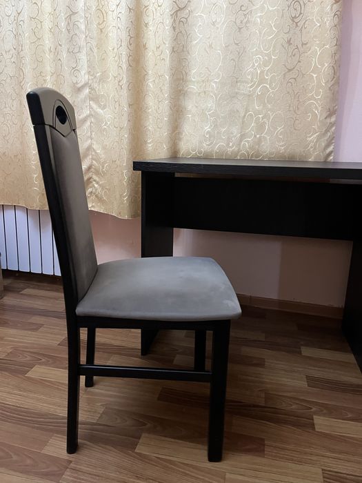 Стол  и стул в отличном состоянии