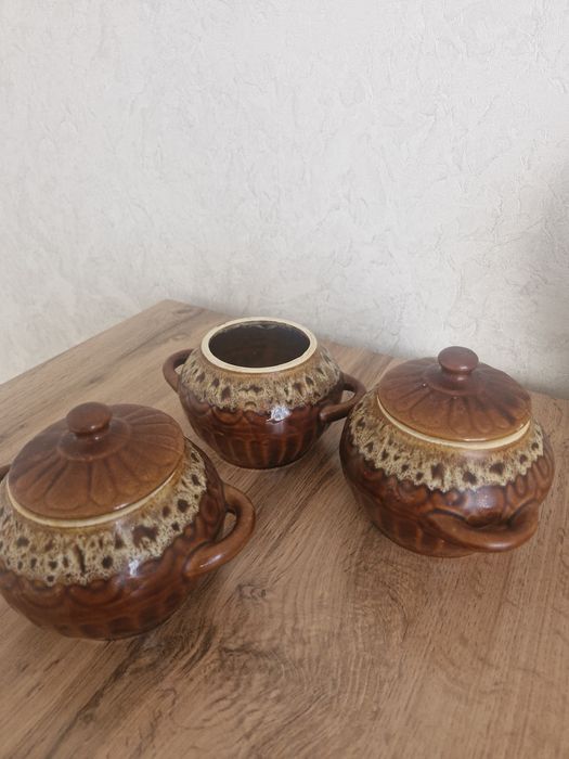 Керамические горшки.