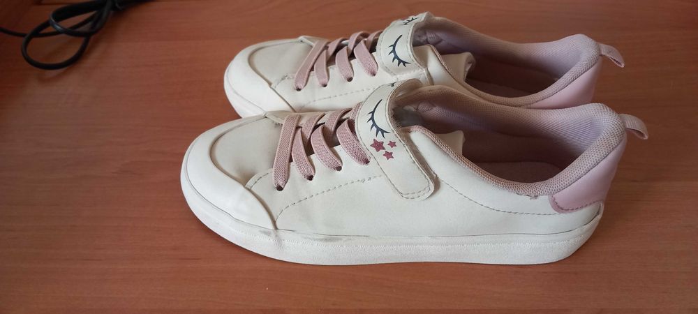 Детски обувки/кецове за момиче