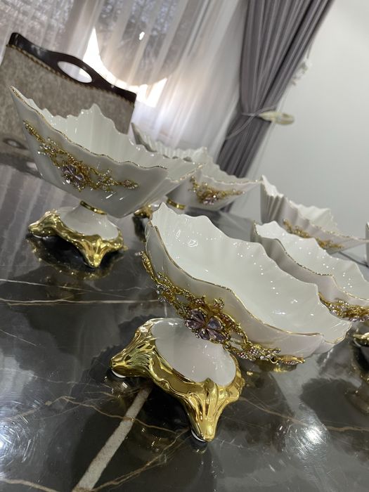 Красивая ваза и конфетница