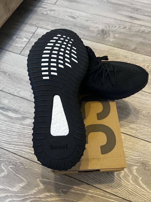 Yeezy 350 Onyx Noi