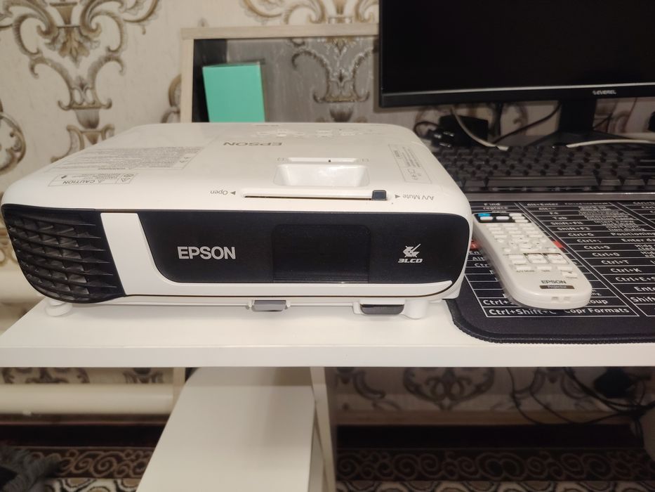 proektir epson yaxshi xolati