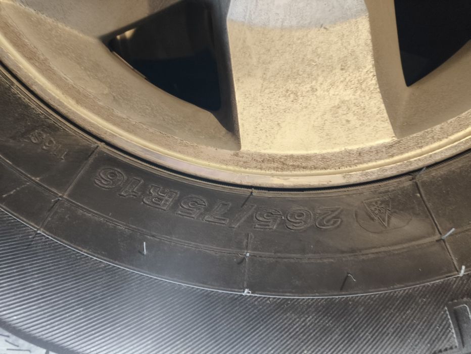 Продам шины на внедорожник