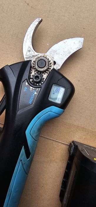 Foarfeca vie ,livada,pomi Campagnola M cu acumulatori ,import