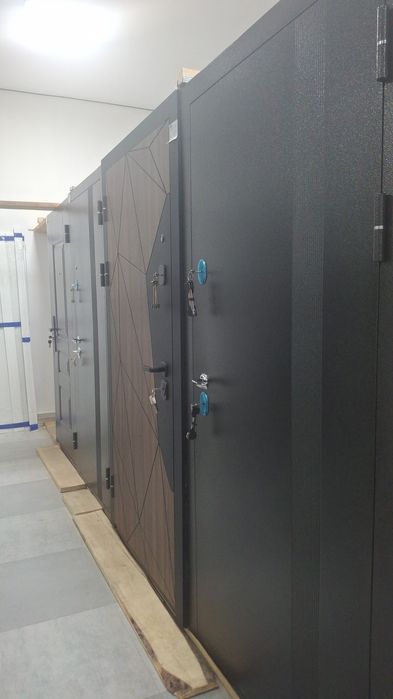 Есіктер сатылады.