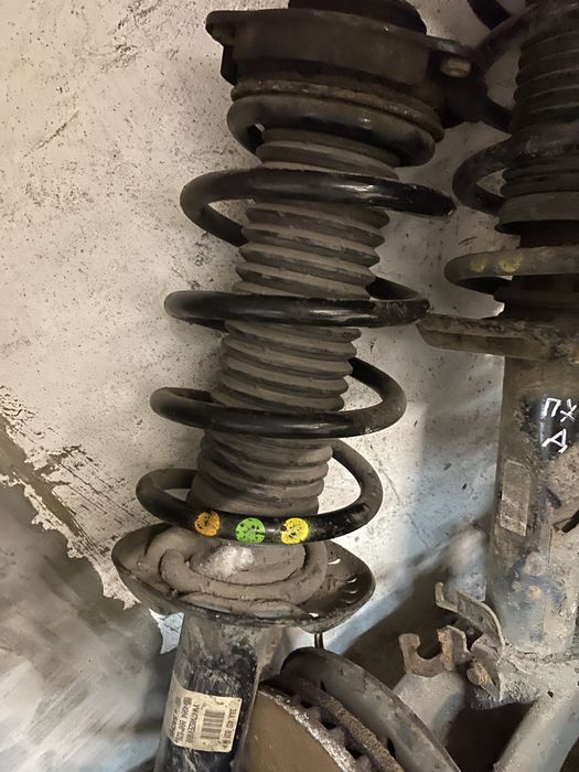 Предни пружини Пасат б7 2012г перфектни