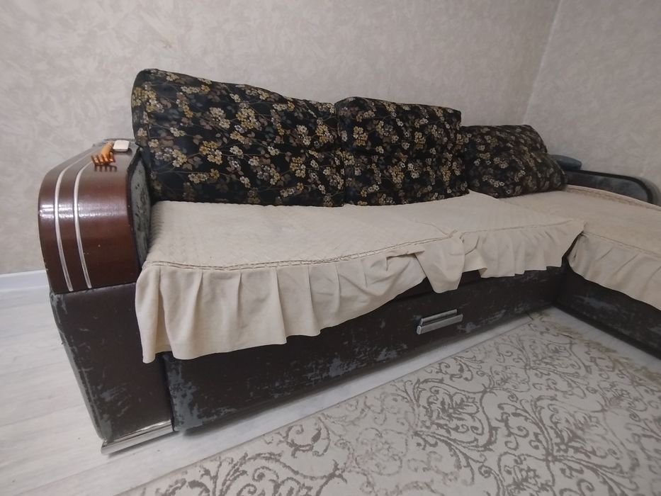 Мягкий уголок б/у диван