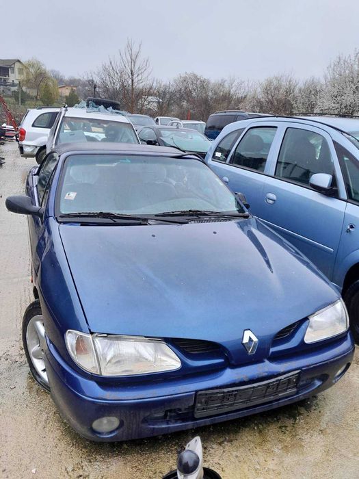 Renault Megan 1.6 benz. 99г. кабрио.
