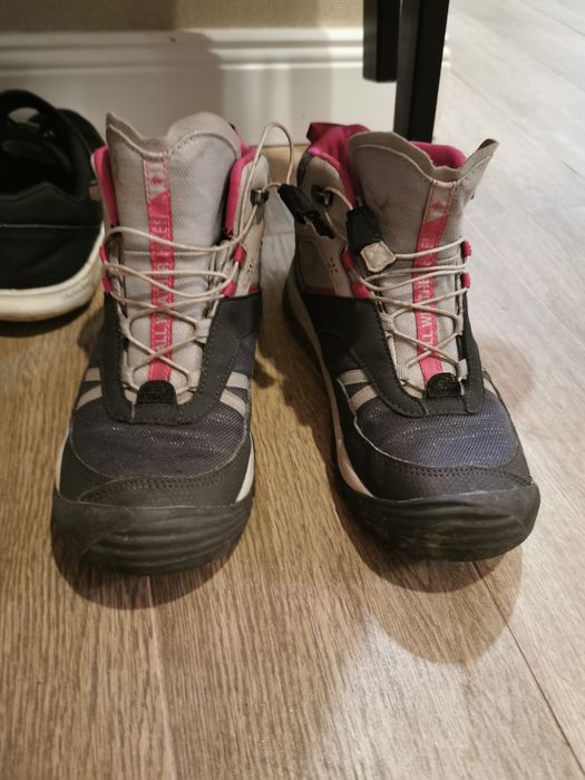 Bocanci rezistenti la apa, marimea 37