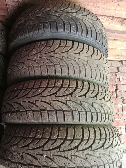 Продам резину  R16  215/70