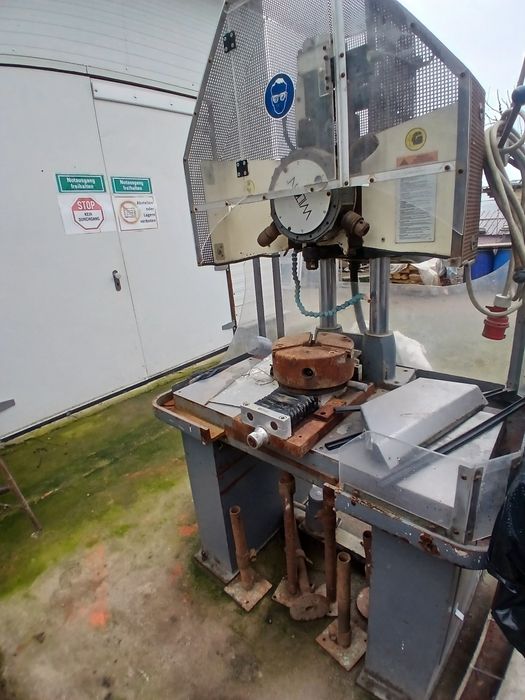 Masina de gaurit cu coloana