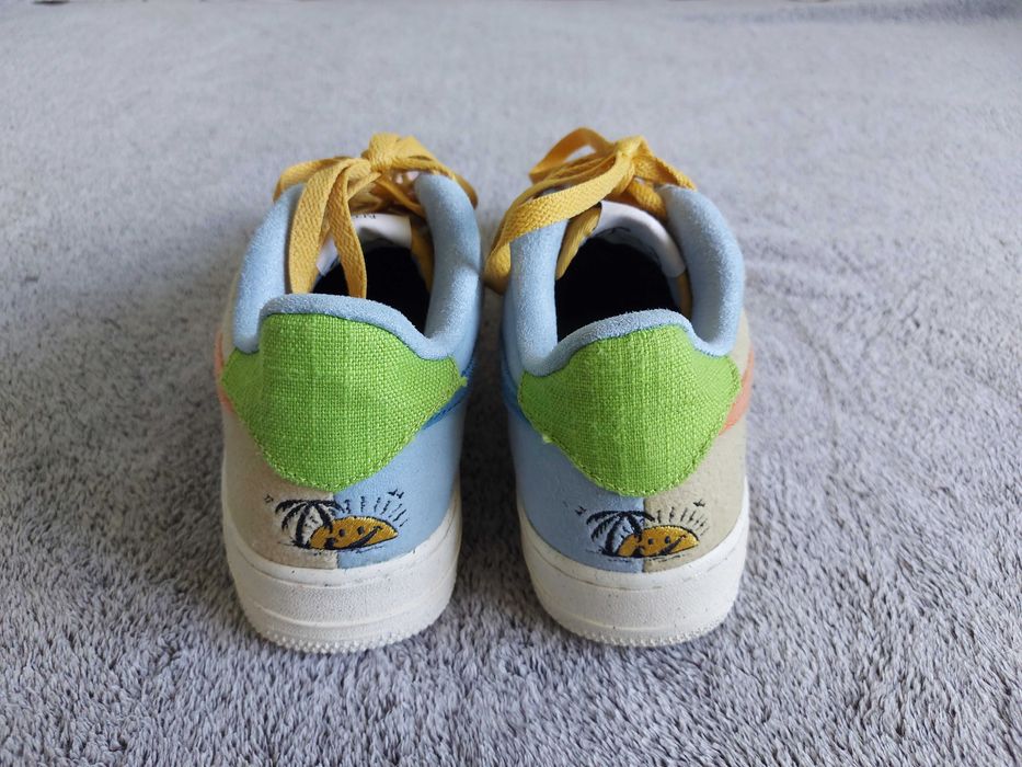 Дамски обувки Nike Air Force 1 - размер 39