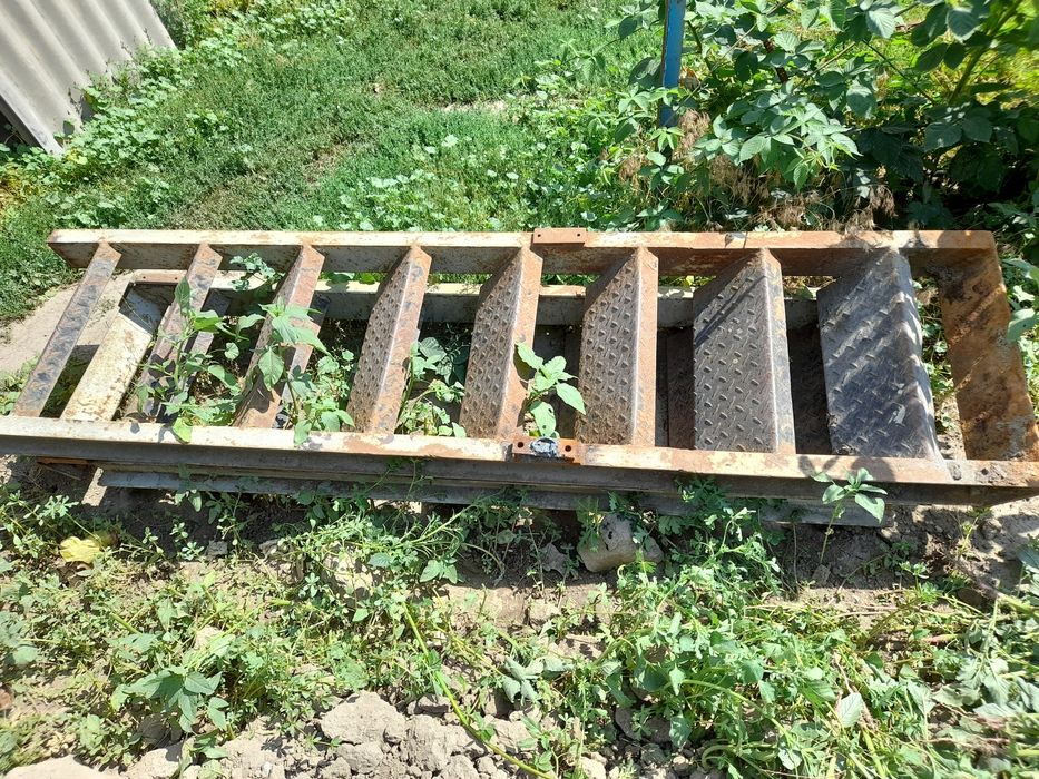 Лестница железная