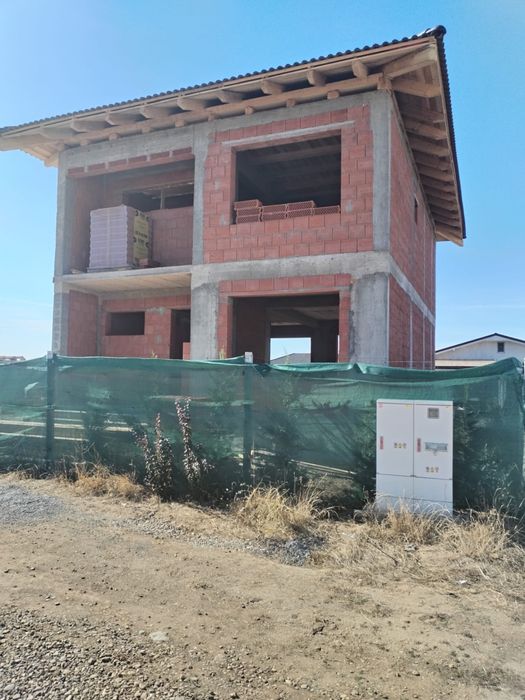 Vand casa in rosu in cartierul grigorescu