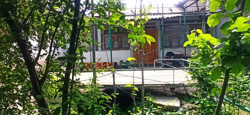 Тошкент тумани  ер уйи бн  6.65 сотик яримга булиб хам сотилади