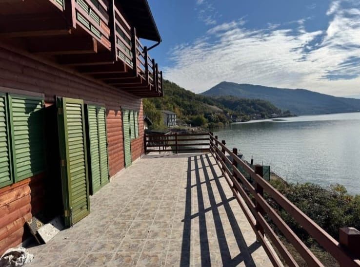 Cabană / Pensiune din lemn de vânzare