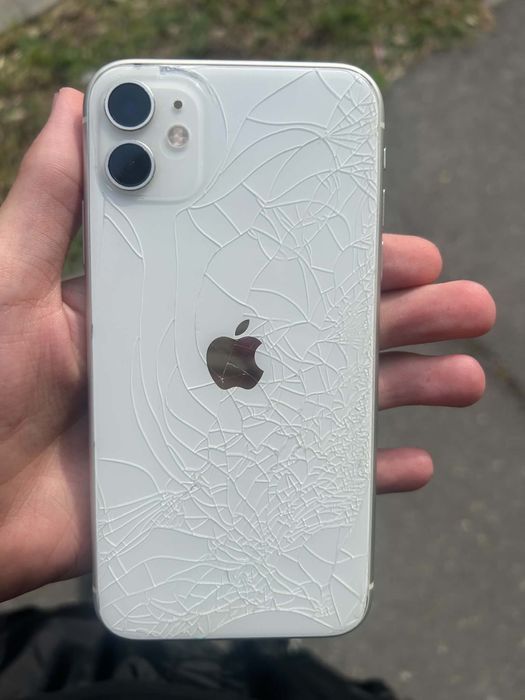 Vand iphone 11 capcitate 82 tin bateria o zii