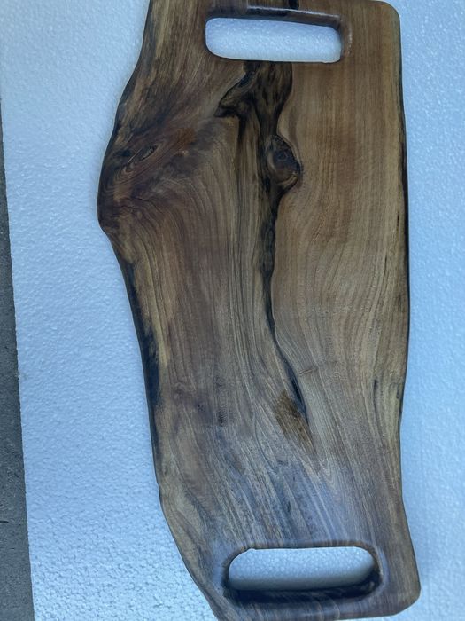 Mese lemn nuc si rasina epoxidica