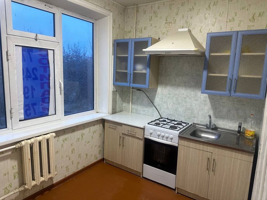 Толстой 12 3хонали 4 этаж урта падезд срочна  такалган нархи