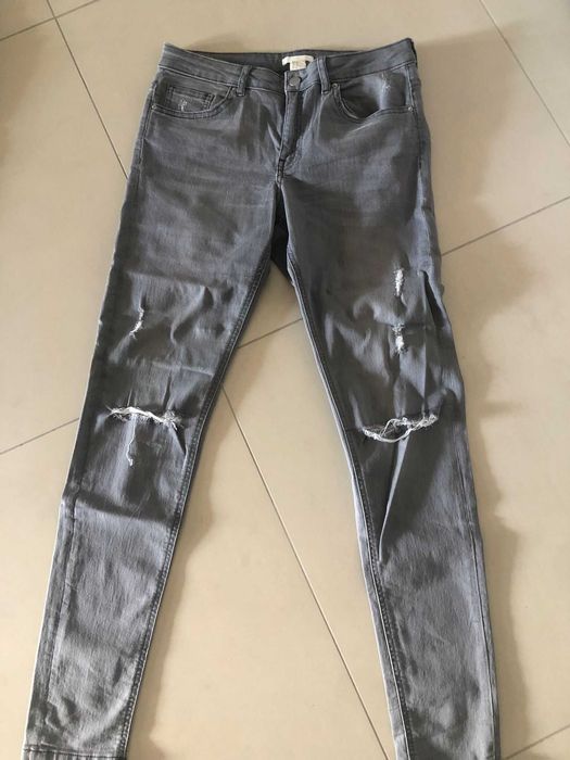 Jeans H&M, material elastic, mar. 40, purtati o singura data