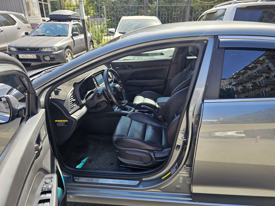 Автомобиль hyundai elantra