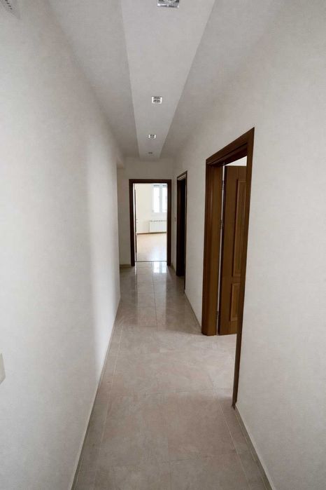 Дава се под наем Офис в Пловдив, Кършияка - 200 кв.м за 1645.77 € - Снимка #8