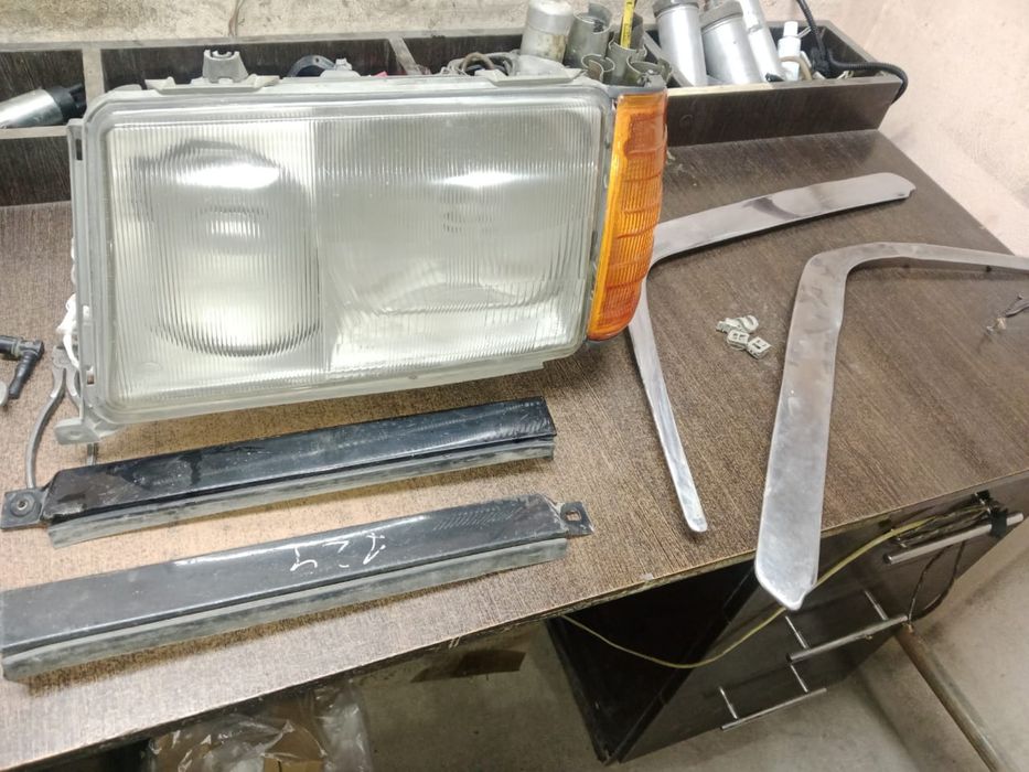 Фара на 124 мерс