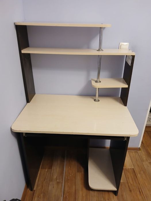 Компьютерный стол сатылады