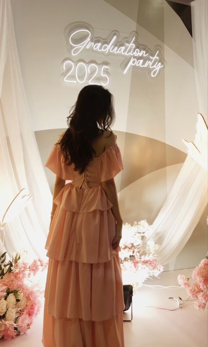 Нежно розовое вечернее платье